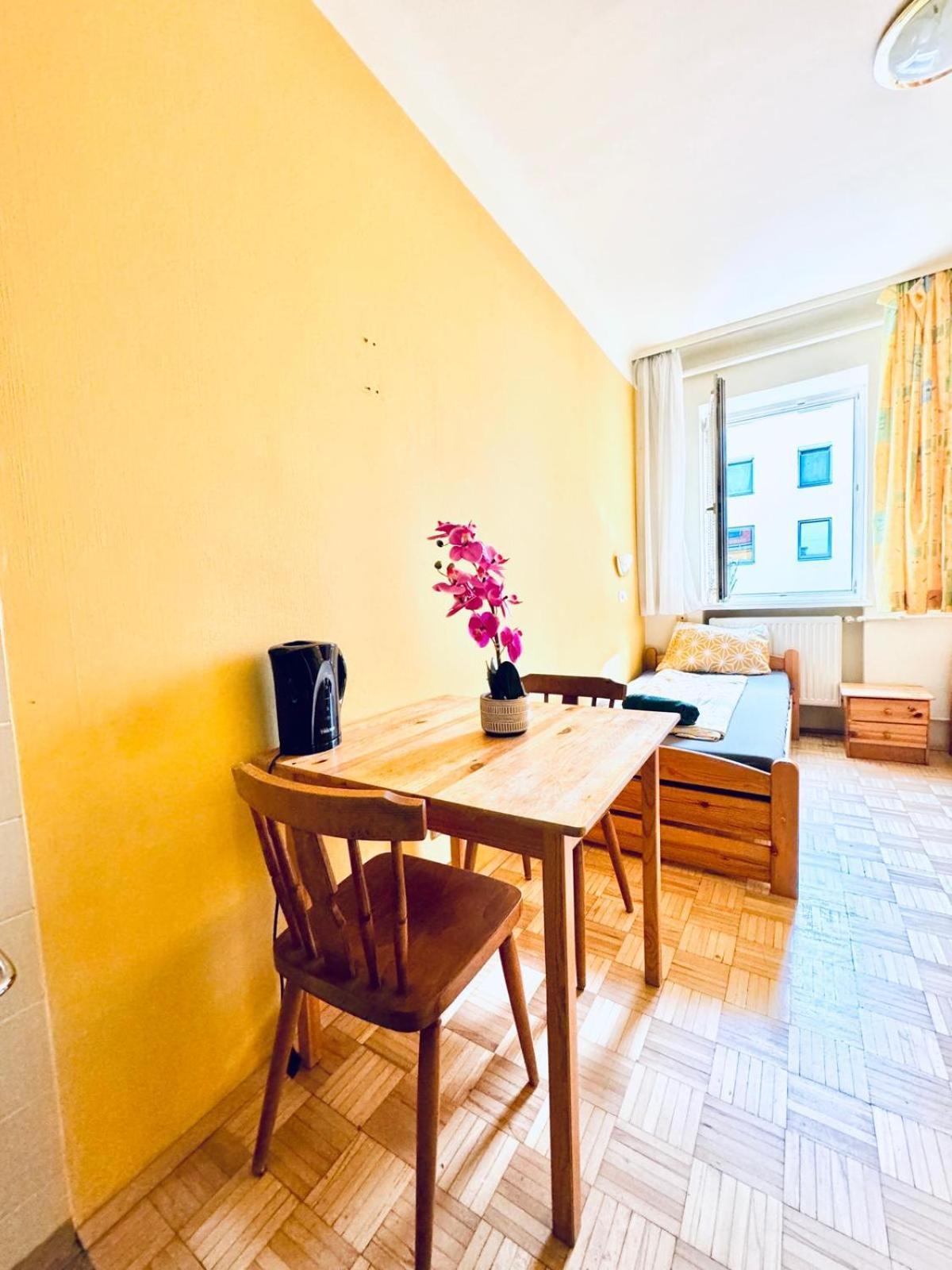 Affordable Central Rooms, 10-Min To Lugner City Viena Exterior foto